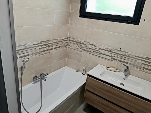 Maison
         3 pièces
        - 70 m² 225 000 € *