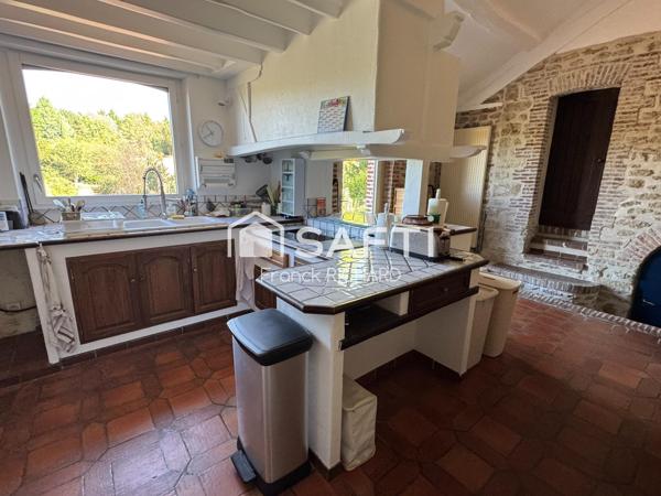 Grande maison prête à vivre avec possibilité d'activité professionnelle ou locative