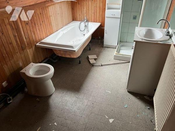 Maison à Vendre à Fressin (62140) en Pas-de-Calais (62)

Cet ensemble immobilier se compose d...