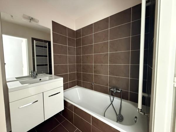 Appartement
         2 pièces
        - 65 m² Exclusivité 255 000 € *