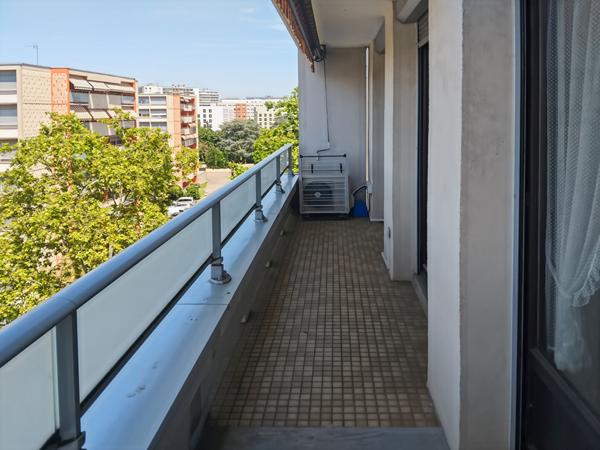 T3 de 73m² en dernier étage avec balcon et vue dégagée