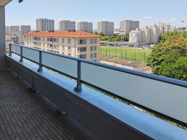 T3 de 73m² en dernier étage avec balcon et vue dégagée