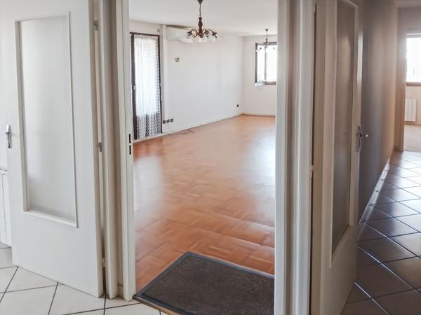 T3 de 73m² en dernier étage avec balcon et vue dégagée