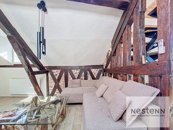 ORLEANS COEUR DE VILLE - APPARTEMENT 4 PIECES - DERNIER ETAGE - COLOMBAGES - POUTRES - CHARME DE L'ANCIEN - LUMINEUX - DOUBLE RECEPTION - VUE IMPRENABLE SUR LES TOITS D'ORLEANS - EXCELLENT DPE D - TOUTES LES COMMODITES !