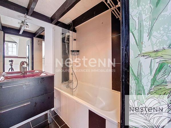 ORLEANS COEUR DE VILLE - APPARTEMENT 4 PIECES - DERNIER ETAGE - COLOMBAGES - POUTRES - CHARME DE L'ANCIEN - LUMINEUX - DOUBLE RECEPTION - VUE IMPRENABLE SUR LES TOITS D'ORLEANS - EXCELLENT DPE D - TOUTES LES COMMODITES !