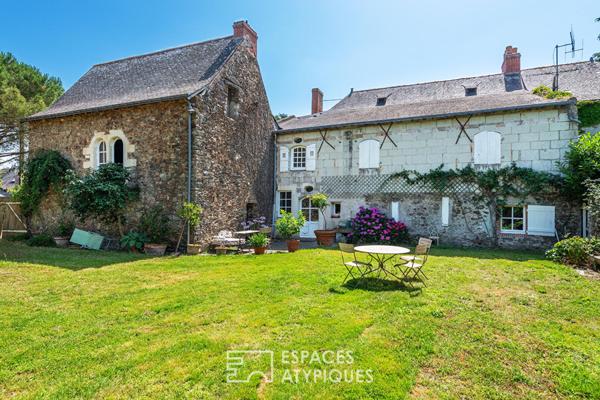 Demeure historique du XVIIème avec parc arboré et dépendances