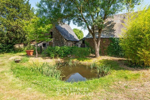 Demeure historique du XVIIème avec parc arboré et dépendances