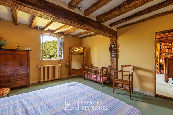 Demeure historique du XVIIème avec parc arboré et dépendances