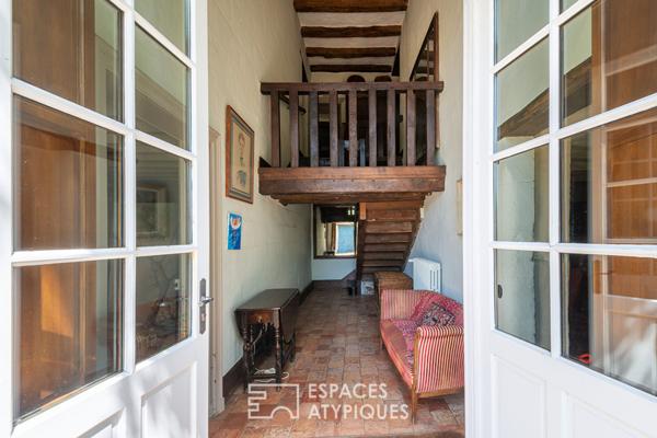 Demeure historique du XVIIème avec parc arboré et dépendances