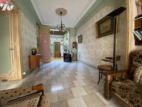 A VENDRE MAISON A RENOVER AVEC COUR ET GRAND GARAGE