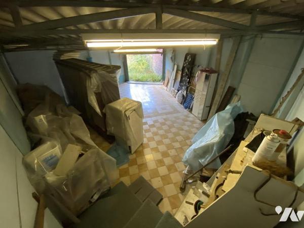 A VENDRE MAISON A RENOVER AVEC COUR ET GRAND GARAGE