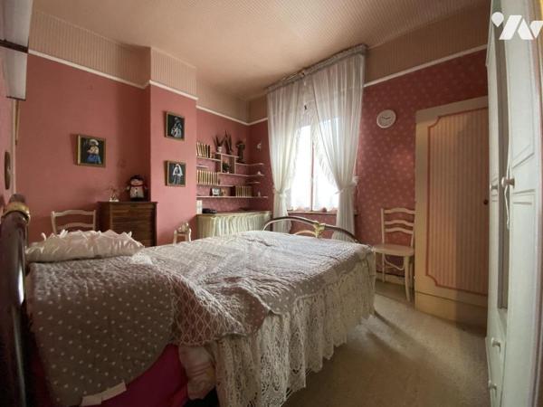 A VENDRE MAISON A RENOVER AVEC COUR ET GRAND GARAGE