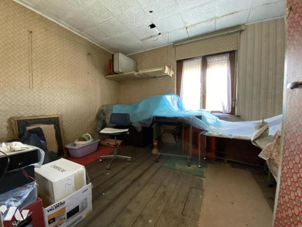 A VENDRE MAISON A RENOVER AVEC COUR ET GRAND GARAGE