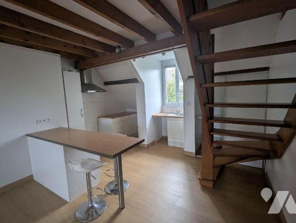 Superbe duplex à Beauvais, proche cathédrale, d'une surface habitable de 71 m² environ , compre...
