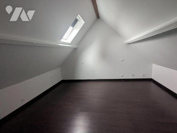 Superbe duplex à Beauvais, proche cathédrale, d'une surface habitable de 71 m² environ , compre...