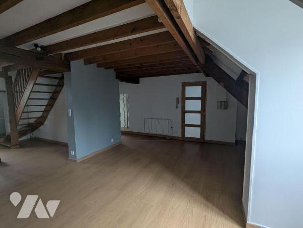 Superbe duplex à Beauvais, proche cathédrale, d'une surface habitable de 71 m² environ , compre...