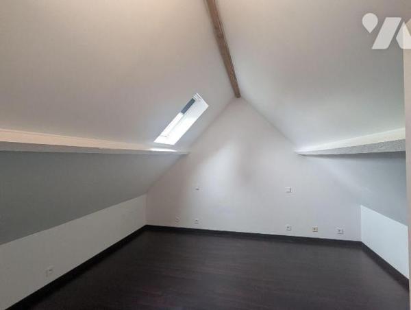 Superbe duplex à Beauvais, proche cathédrale, d'une surface habitable de 71 m² environ , compre...