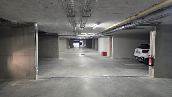 Place de stationnement en sous sol, résidence neuve