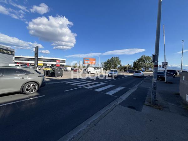 Murs commercial Mas Guerido 1ier AXE