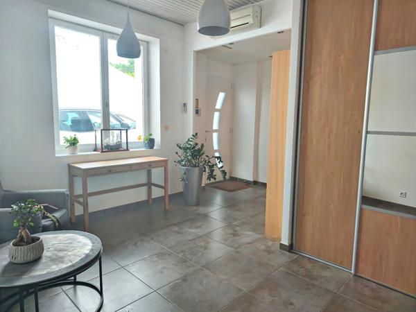 Grande maison familiale entièrement rénovée ? 4 chambres, jardin clos et gare à pied