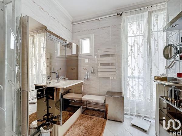 Appartement 4 pièces de 82 m² à Paris (75018)