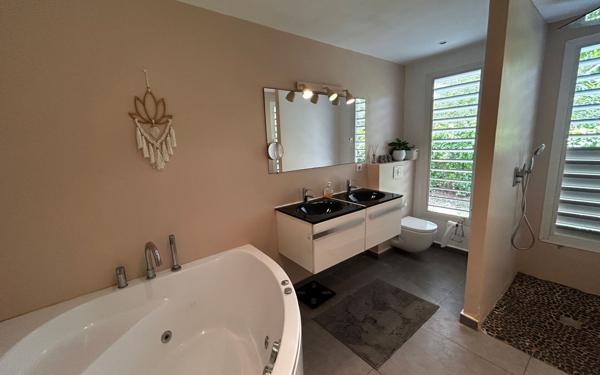 Maison à vendre    5 pièces • 174,99 m2 Saint-François