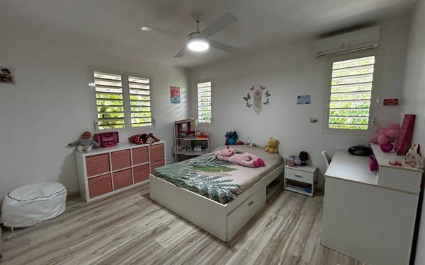 Maison à vendre    5 pièces • 174,99 m2 Saint-François