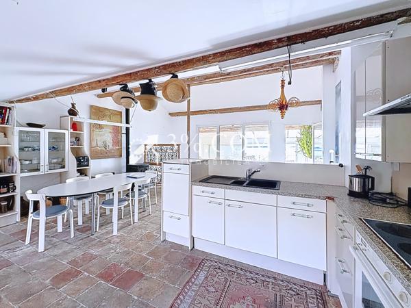 Maison 8 pièce(s) 3 chambre(s) 215.14 m²