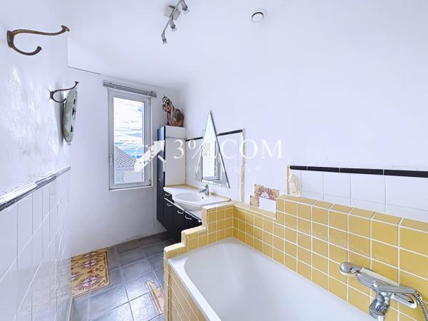 Maison 8 pièce(s) 3 chambre(s) 215.14 m²