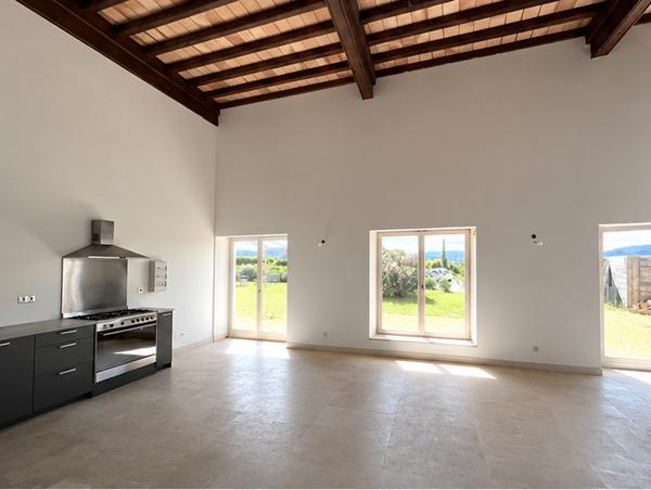 Maison
         8 pièces
        - 245 m² Exclusivité 399 000 € *