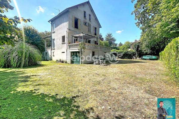 Maison à vendre 10 pièces de 172 m² à Jouy-le-Moutier