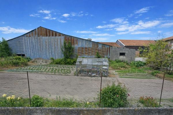 Ferme avec appartement et plusieurs dépendances