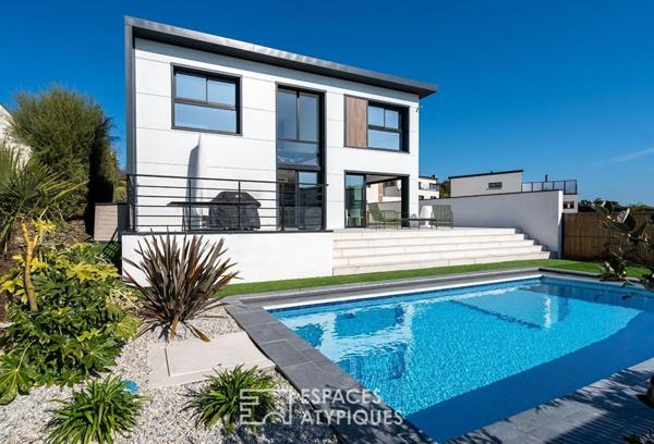 Architecture contemporaine avec piscine, à deux pas des plages