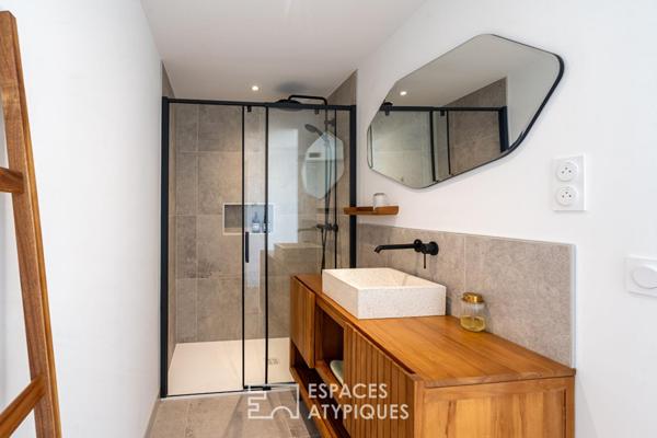 Architecture contemporaine avec piscine, à deux pas des plages