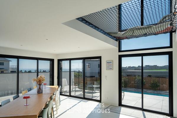 Architecture contemporaine avec piscine, à deux pas des plages