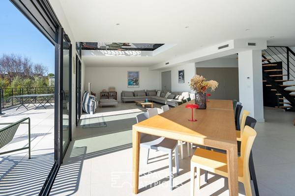 Architecture contemporaine avec piscine, à deux pas des plages