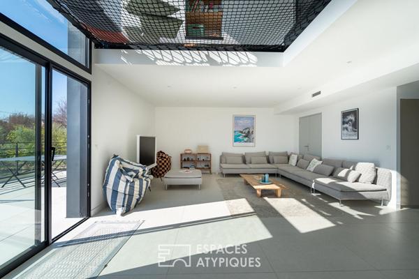 Architecture contemporaine avec piscine, à deux pas des plages