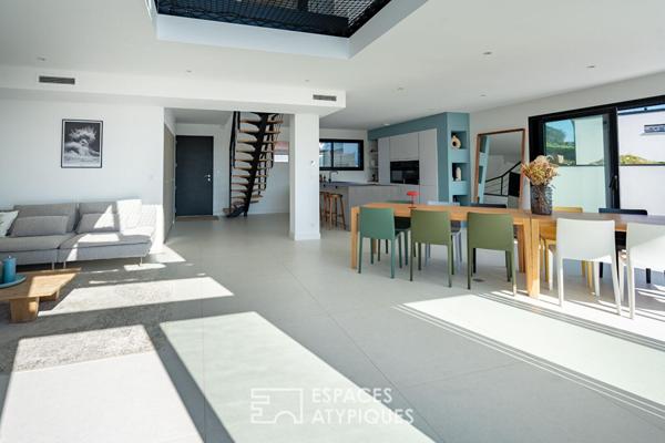 Architecture contemporaine avec piscine, à deux pas des plages