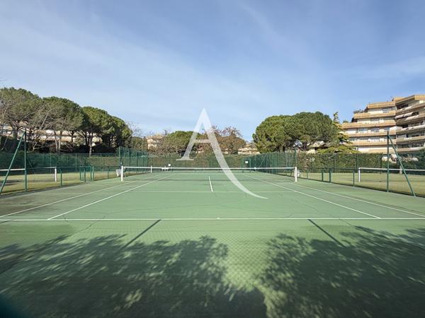 MONTPELLIER - ESTANOVE : BEL APPARTEMENT DE 4 PIÈCES - 92 M2 - GRANDE TERRASSE - PARKING - CAVE - PISCINE - TENNIS - BOULODROME - ARRET TRAMWAY ESTANOVE À PROXIMITÉ IMMÉDIATE.