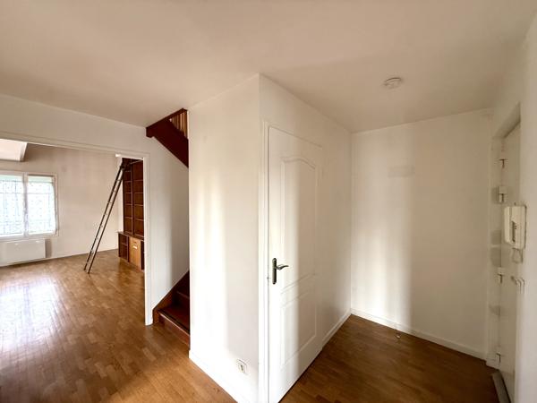 Pavillons-sous-Bois (93320) Appartement DUPLEX F5 avec balcon, cave, parking, proche Tramway