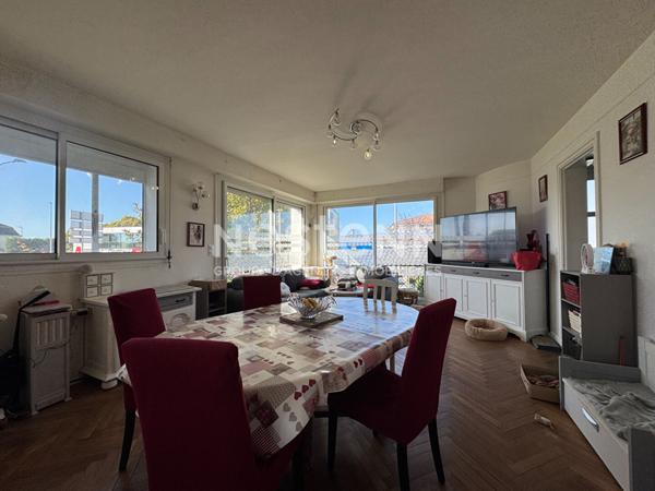 Rochefort Grande Maison possibilité 7 chambres 130 m² de Garage et Jardin.