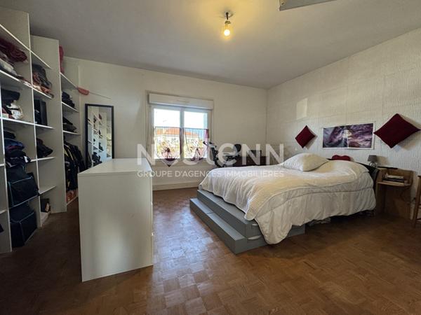 Rochefort Grande Maison possibilité 7 chambres 130 m² de Garage et Jardin.