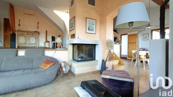 Maison traditionnelle 5 pièces de 156 m² à Saint-Maximin-la-Sainte-Baume (83470)