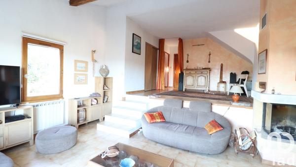 Maison traditionnelle 5 pièces de 156 m² à Saint-Maximin-la-Sainte-Baume (83470)