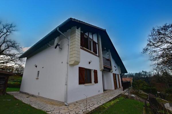 Maison familiale T 5/6 de 155 m² sur terrain de 2754 m² avec sous sol complet