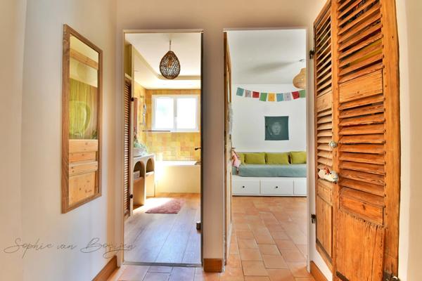 Maison à vendre 10 pièces EGUILLES (13), maison avec dépendances de 215 m², sur 3 230 m² avec piscine