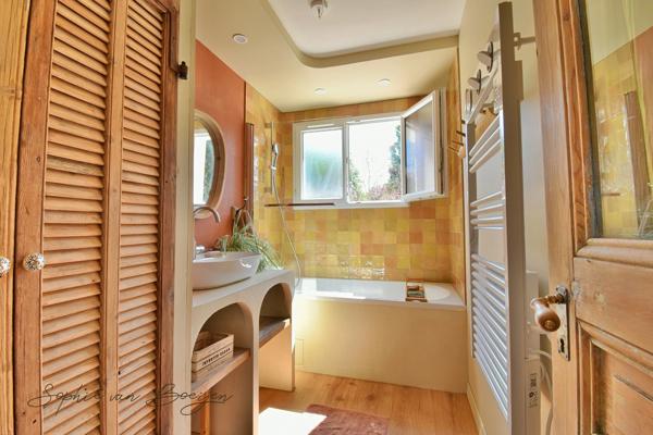 Maison à vendre 10 pièces EGUILLES (13), maison avec dépendances de 215 m², sur 3 230 m² avec piscine