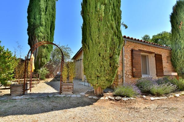 Maison à vendre 10 pièces EGUILLES (13), maison avec dépendances de 215 m², sur 3 230 m² avec piscine