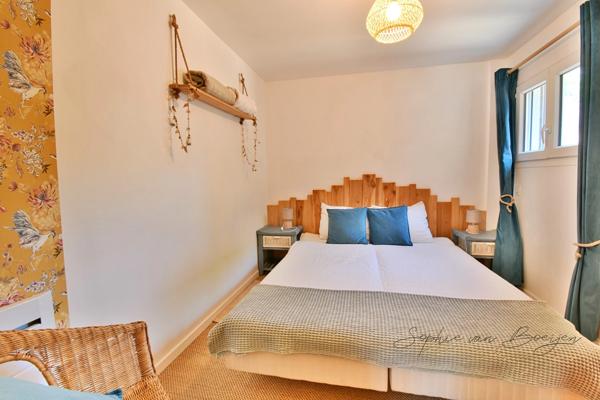 Maison à vendre 10 pièces EGUILLES (13), maison avec dépendances de 215 m², sur 3 230 m² avec piscine