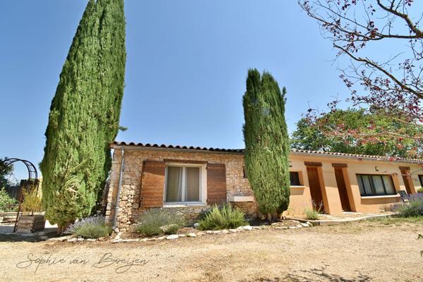 Maison à vendre 10 pièces EGUILLES (13), maison avec dépendances de 215 m², sur 3 230 m² avec piscine